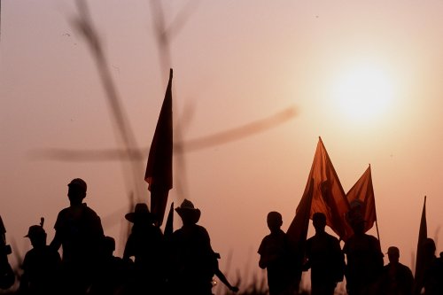 As bases sociais mobilizadas têm de dar uma resposta à altura dos ataques que recebem. Subordinar uma pauta de luta concreta às agendas eleitorais e deixar-se degolar na cerca de arame farpado.  - Foto:jornal express